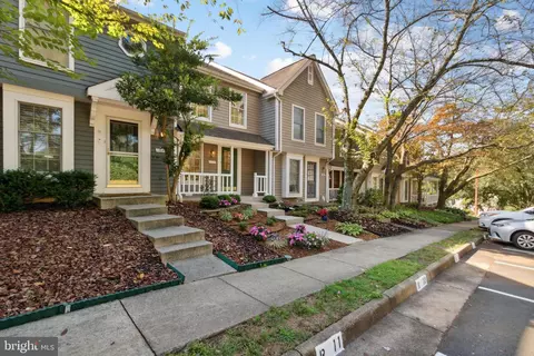 1659 Poplar Grove Dr, Reston, VA 20194