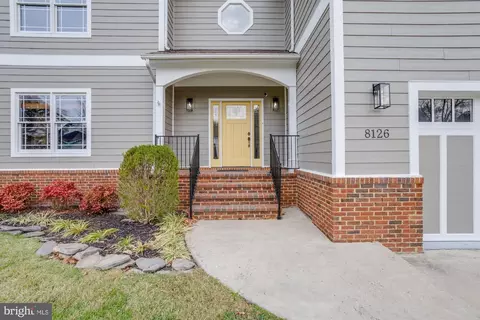 8126 Drayton Ln, Springfield, VA 22151 photo 2