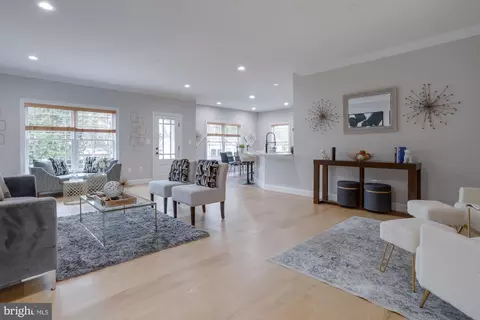 8126 Drayton Ln, Springfield, VA 22151 photo 9