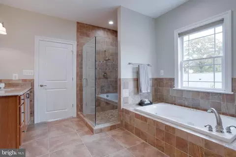8126 Drayton Ln, Springfield, VA 22151 photo 36
