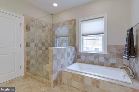 8126 Drayton Ln, Springfield, VA 22151 photo 19