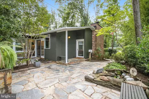 1947 Marthas Rd, Alexandria, VA 22307