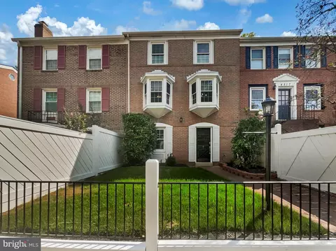 4515 Arendale Sq, Alexandria, VA 22309