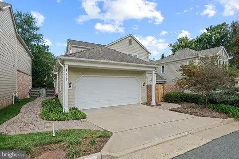 10524 Elmsway Ct, Oakton, VA 22124
