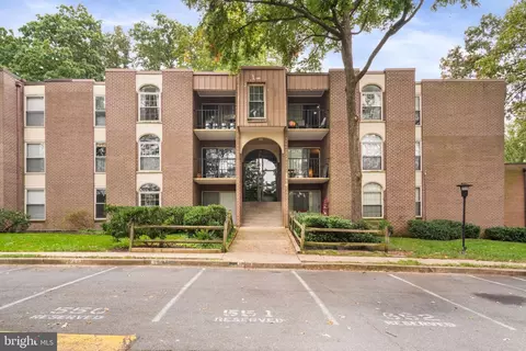 3316 Woodburn Village Dr #3316-T2, Annandale, VA 22003