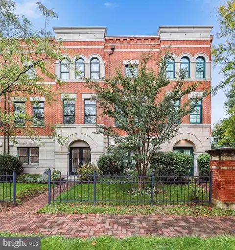 12079 Kinsley Pl, Reston, VA 20190