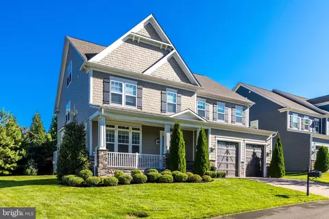 2133 Crimmins Ln, Falls Church, VA 22043