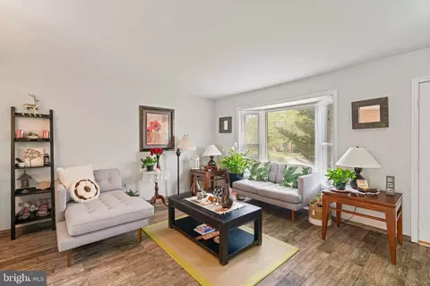 5654 Chapel Run Ct, Centreville, VA 20120