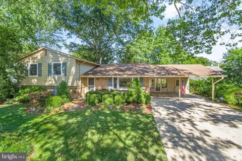 2403 Arrow Park Dr, Alexandria, VA 22306