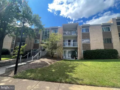 2902 Kings Chapel Rd #6, Falls Church, VA 22042