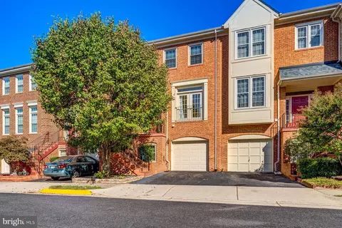 6256 Traci Joyce Ln, Alexandria, VA 22310