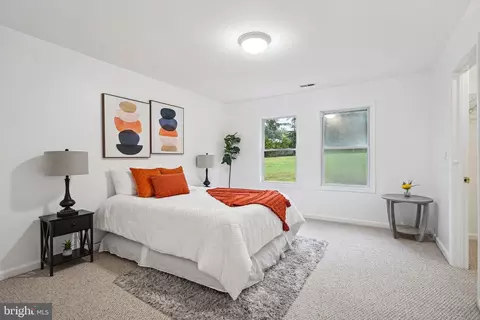 6616 Pine Rd, Alexandria, VA 22312