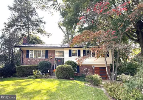 8807 Higdon Dr, Vienna, VA 22182