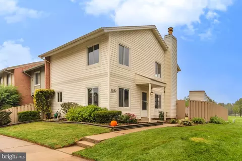 1262 Springtide Pl, Herndon, VA 20170