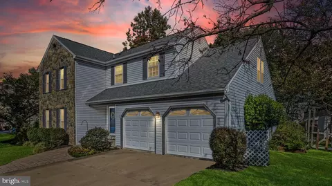 5807 Pamela Dr, Centreville, VA 20120