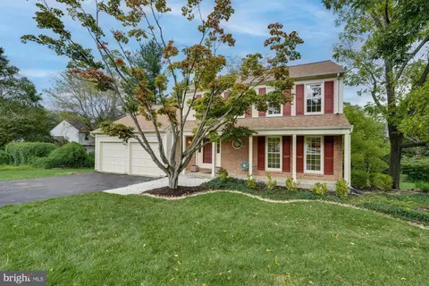 9838 Coral Bells Ct, Vienna, VA 22182