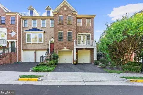 12279 Engelmann Oak Ln, Fairfax, VA 22030