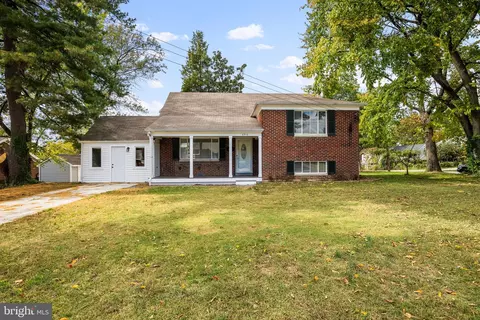 6910 Essex Ave, Springfield, VA 22150