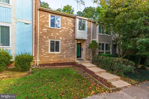 6077 Hollow Knoll Ct, Springfield, VA 22152