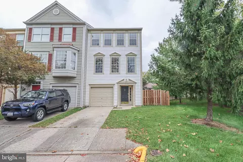 1100 Cypress Tree Pl, Herndon, VA 20170 photo 5