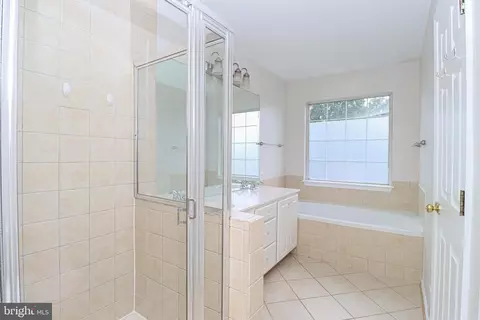 1100 Cypress Tree Pl, Herndon, VA 20170 photo 16