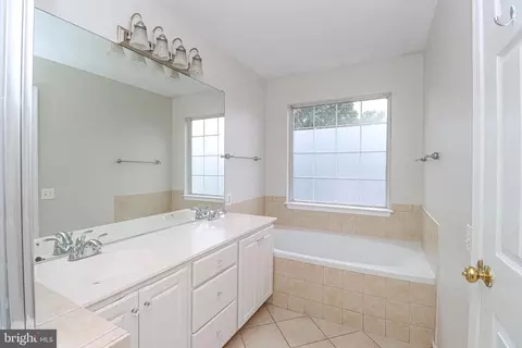 1100 Cypress Tree Pl, Herndon, VA 20170 photo 13