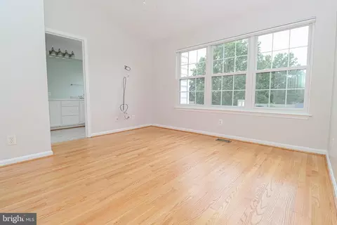 1100 Cypress Tree Pl, Herndon, VA 20170 photo 9