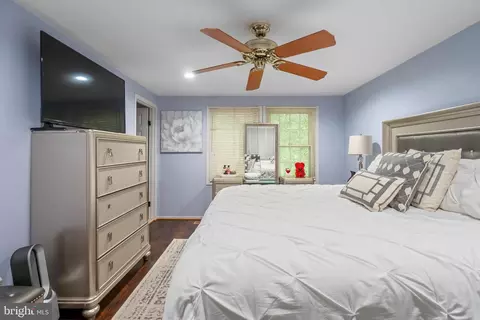 10804 Split Oak Ln, Burke, VA 22015 photo 13