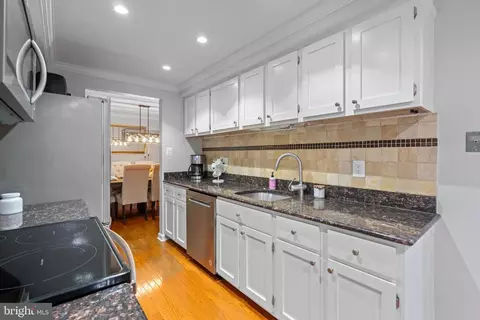 10804 Split Oak Ln, Burke, VA 22015 photo 6