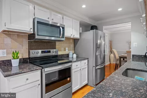 10804 Split Oak Ln, Burke, VA 22015 photo 5