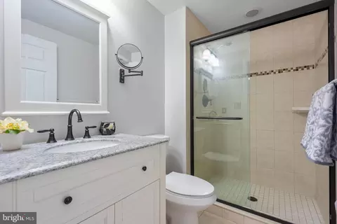 10804 Split Oak Ln, Burke, VA 22015 photo 14
