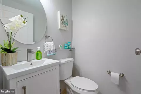 10804 Split Oak Ln, Burke, VA 22015 photo 12