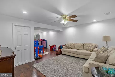 10804 Split Oak Ln, Burke, VA 22015 photo 19