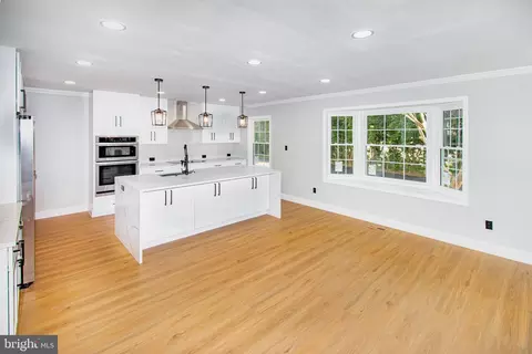 12140 Folkstone Dr, Herndon, VA 20171