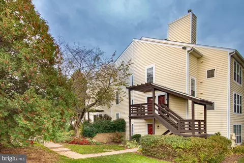 9933 Oakton Terrace Rd #9933, Oakton, VA 22124