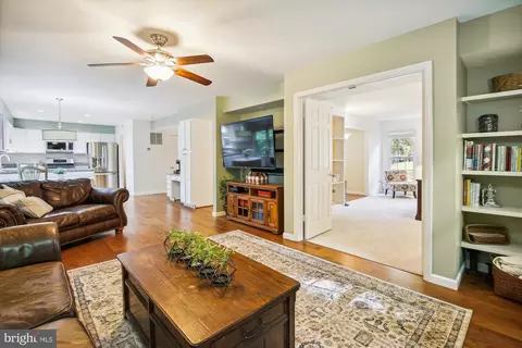 9207 Macswain Pl, Springfield, VA 22153 photo 10