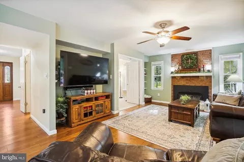 9207 Macswain Pl, Springfield, VA 22153 photo 12