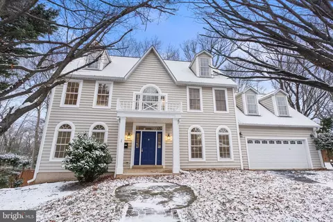 3122 Patrick Henry Dr, Falls Church, VA 22044