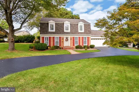 5564 Ann Peake Dr, Fairfax, VA 22032