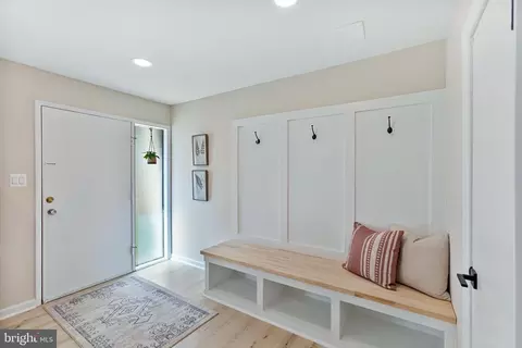 12124 Captiva Ct, Reston, VA 20191 photo 2