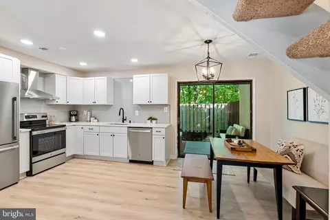 12124 Captiva Ct, Reston, VA 20191 photo 6