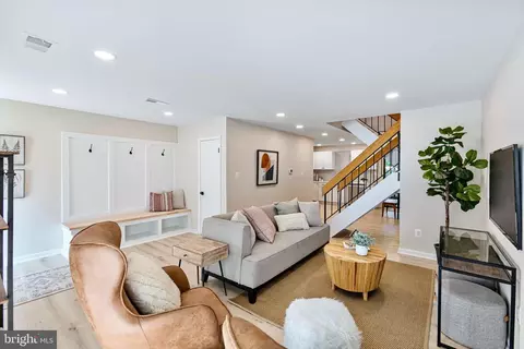 12124 Captiva Ct, Reston, VA 20191 photo 3
