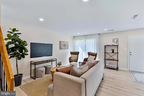 12124 Captiva Ct, Reston, VA 20191 photo 4