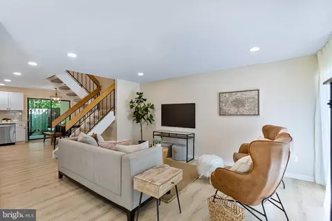 12124 Captiva Ct, Reston, VA 20191 photo 5