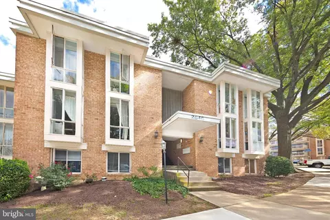 2646 Redcoat Dr #107, Alexandria, VA 22303