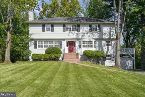 8422 Porter Ln, Alexandria, VA 22308