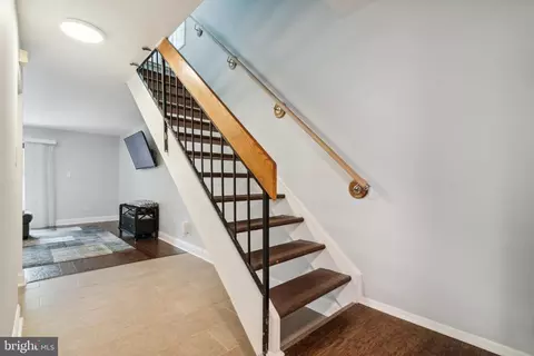 2286 White Cornus Ln, Reston, VA 20191 photo 3