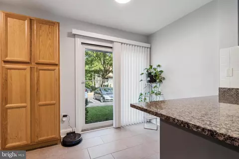 2286 White Cornus Ln, Reston, VA 20191 photo 6