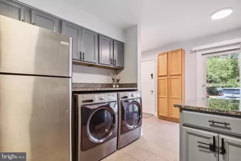 2286 White Cornus Ln, Reston, VA 20191 photo 10