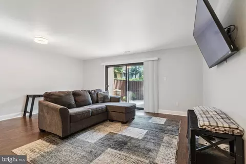 2286 White Cornus Ln, Reston, VA 20191 photo 4